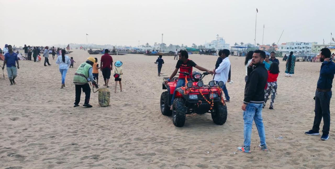 Ln Beach Homestay Puri Buitenkant foto