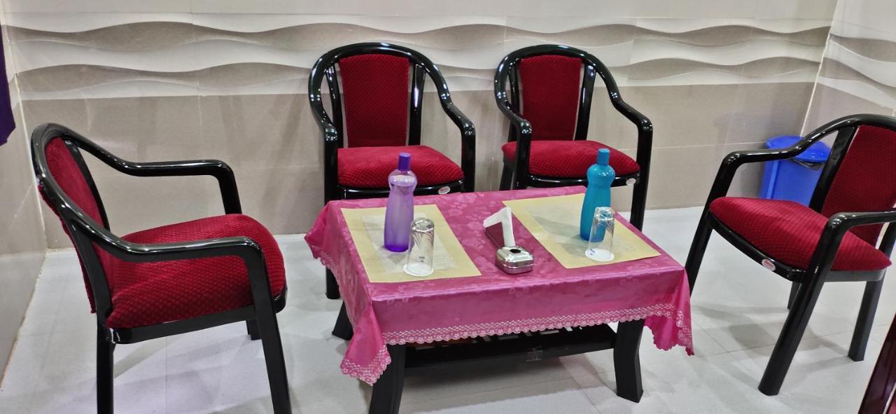 Ln Beach Homestay Puri Buitenkant foto